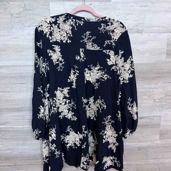 JODIFL Navy Floral Print Keyhole Long Sleeve Blouse - Size Small - Picture 3 of 7
